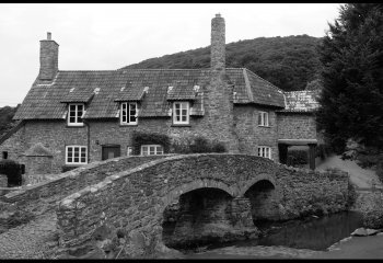 01_Cavendish_Pack-Horse-Bridge-Allerford_Val-Thomas