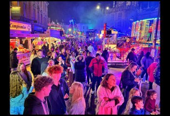 LOOKING-DOWN-ON-THE-MOP-FAIR-CROWD_COLIN-HOSKINS