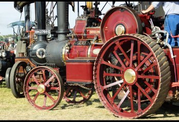 rush-hour-at-the-steam-fair_Deborah-Clarke