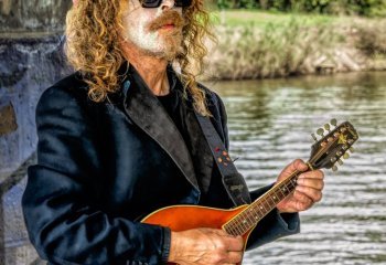 The-Vagabond-Minstrel_David-Cahill