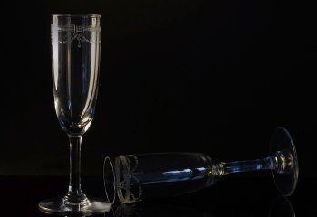 Two-Champagne-Glasses_Rod-Head