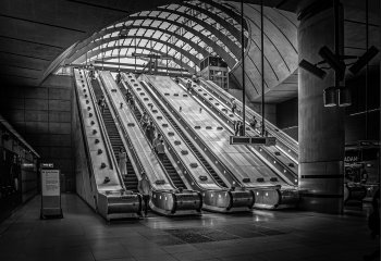 Canary-Whalf-Tube-Station_Patrick-Barker